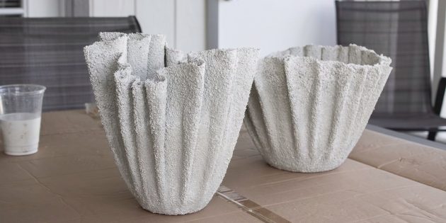 Как сделать вазон из бетона и полотенец своими руками